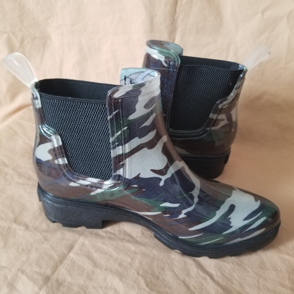 Seven7 Camo Rain Boots - Picture 7 of 7
